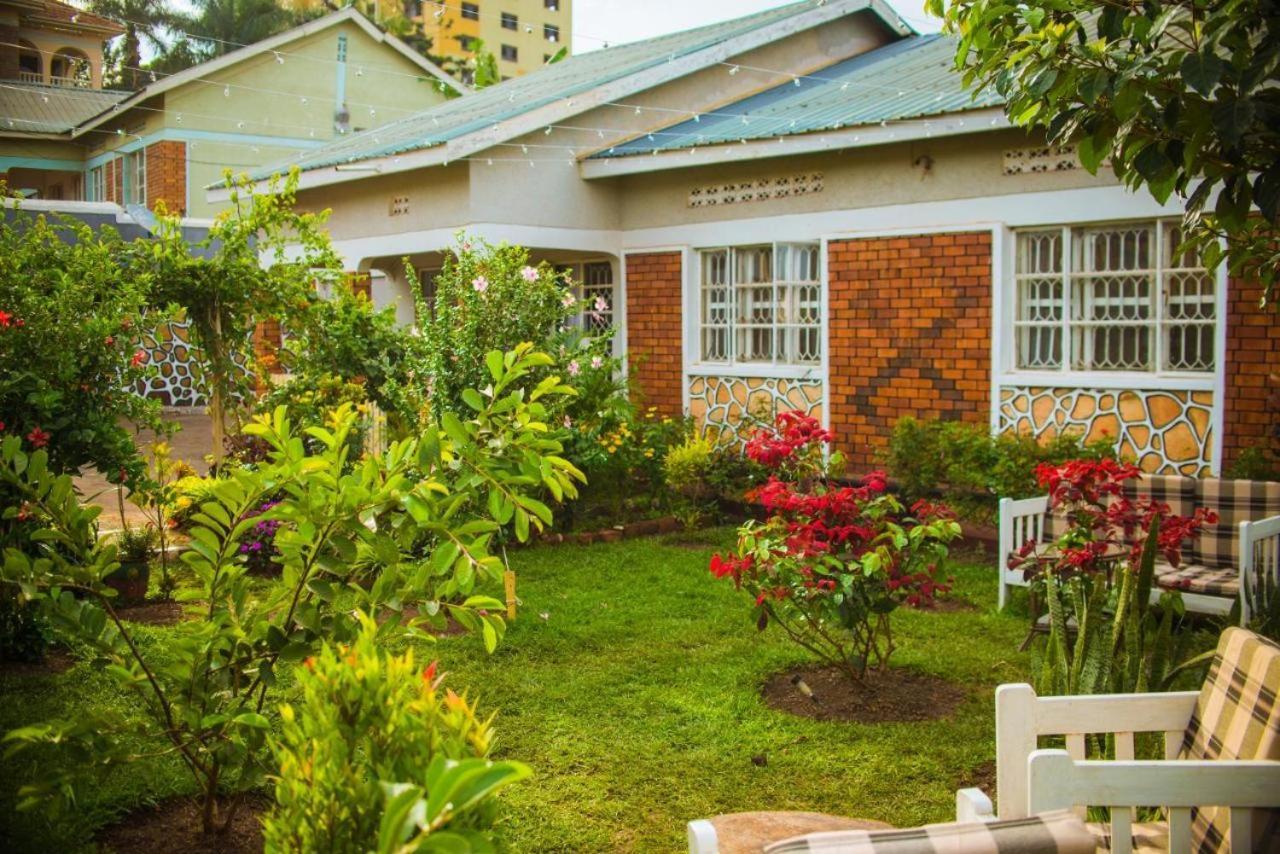 City Oasis By Siima _ Hidden Gem City Family Home Kampala Ngoại thất bức ảnh